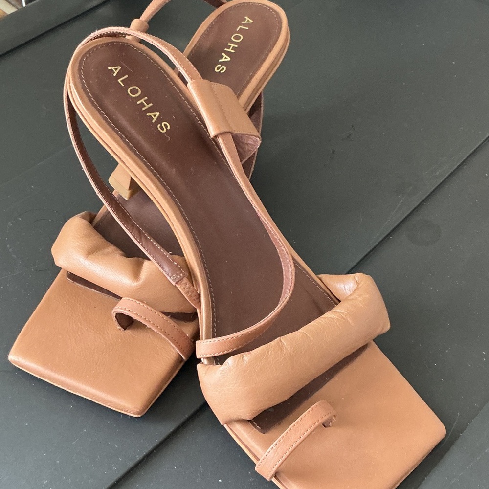 ALOHAS Tan Leather Sandals
